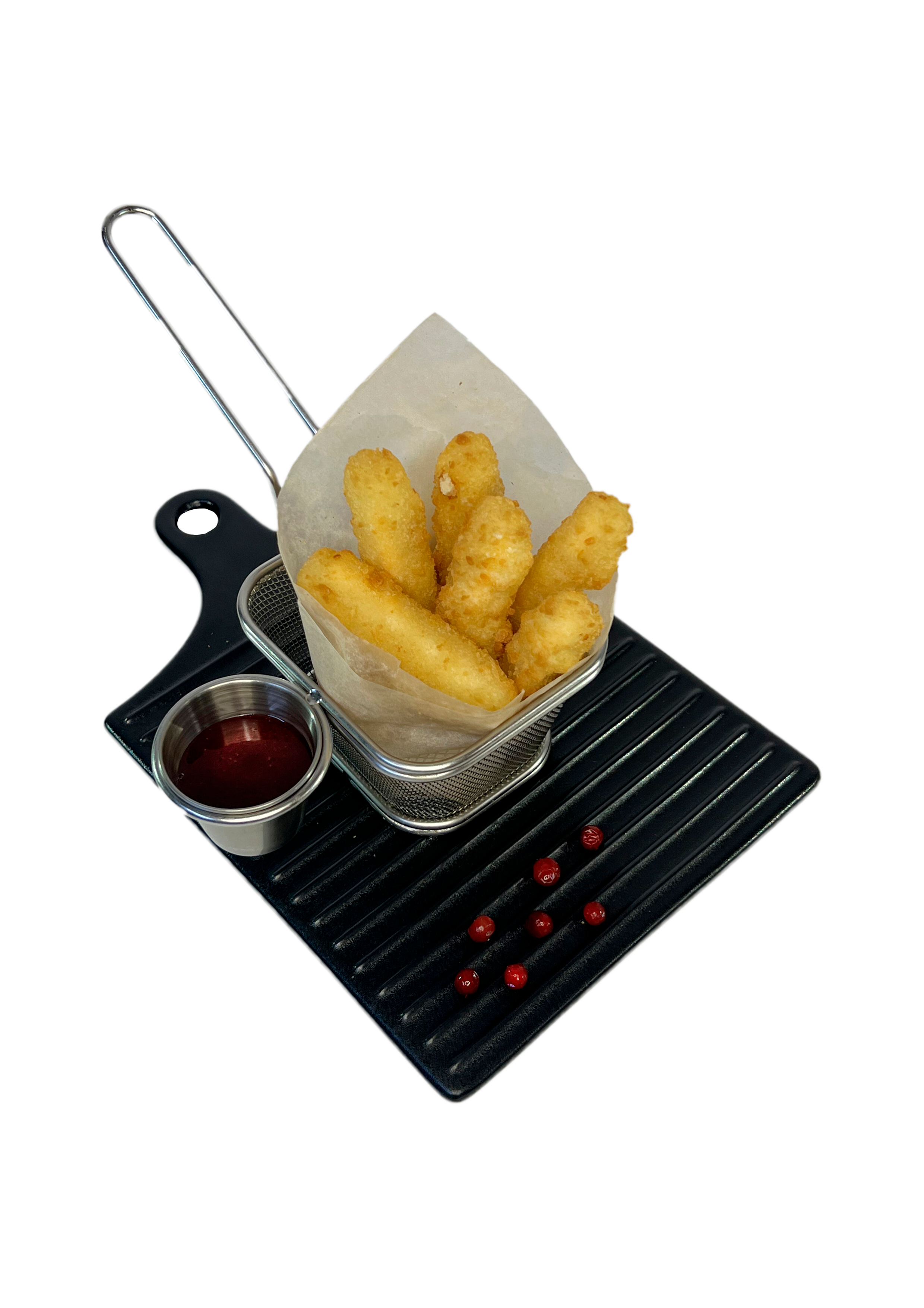 Сырные палочки с брусничным соусом